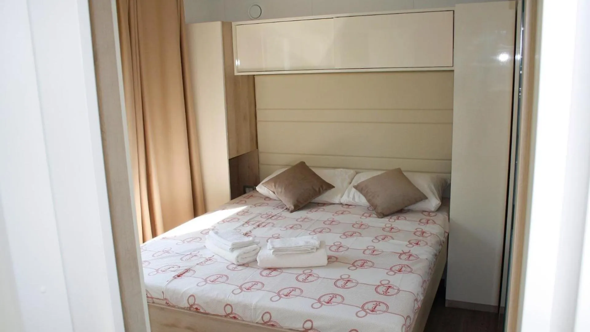 Apartment Mobilheime Queen Campagna 42 Klenovica Croatia